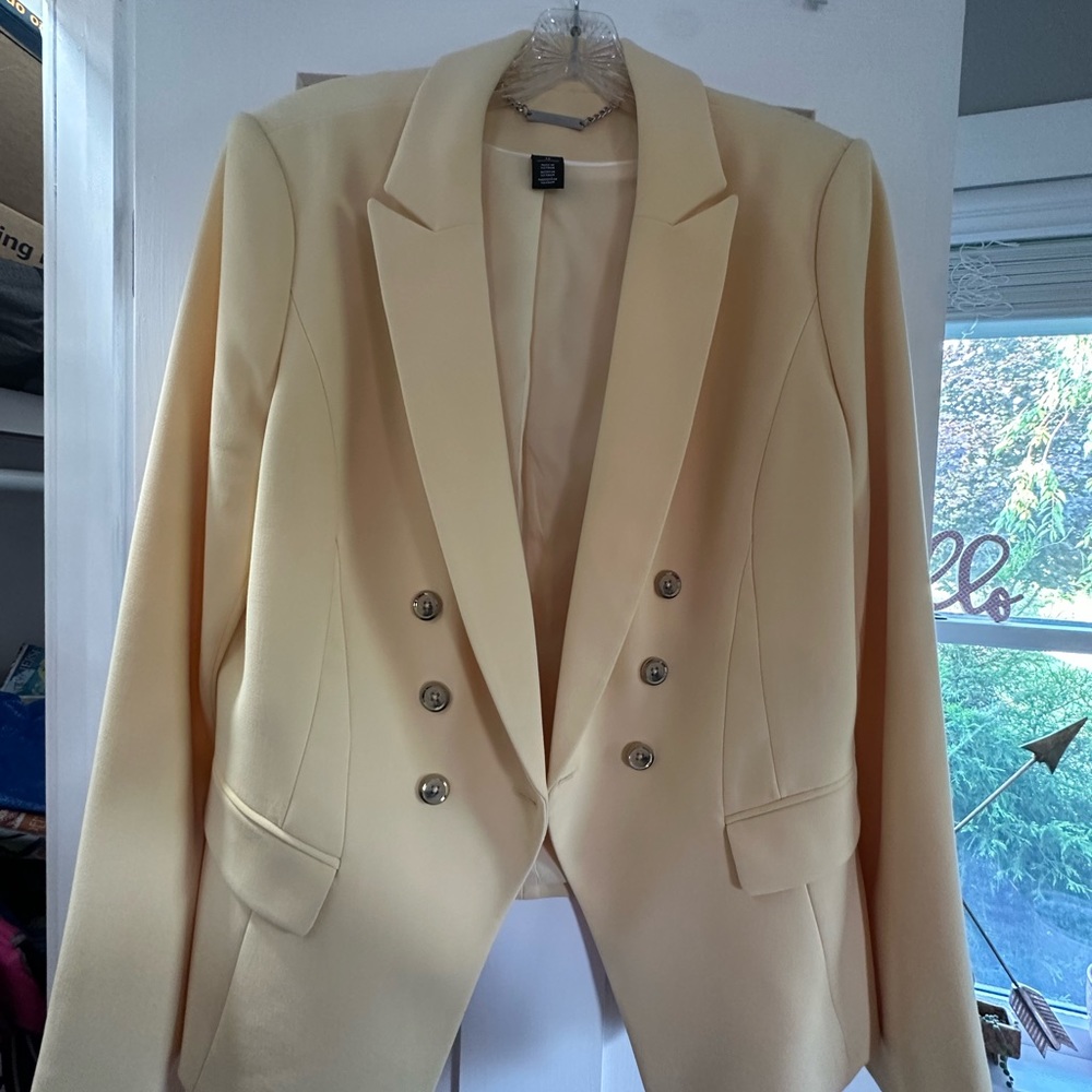 Soft yellow jacket